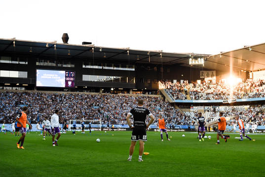 IFK Göteborgs spelare värmer upp före fotbollsmatchen i