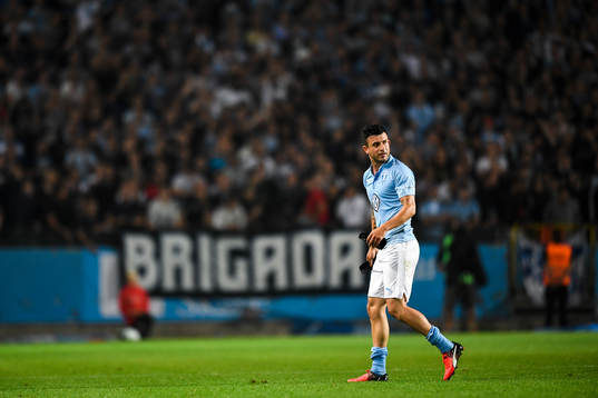 Malmö FFs Behrang Safari får rött kort