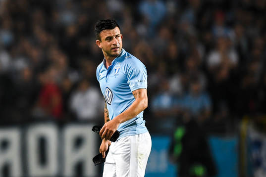 Malmö FFs Behrang Safari får rött kort
