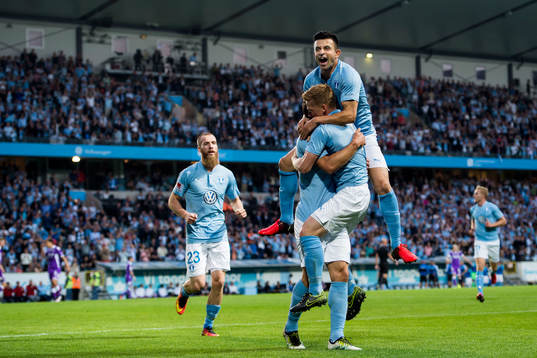 Malmö FFs Behrang Safari och Anders Christiansen jublar