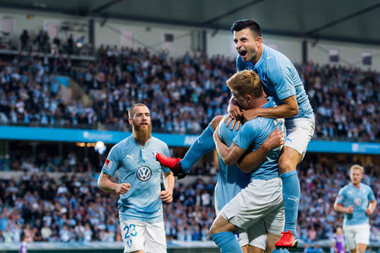 Malmö FFs Behrang Safari och Anders Christiansen jublar