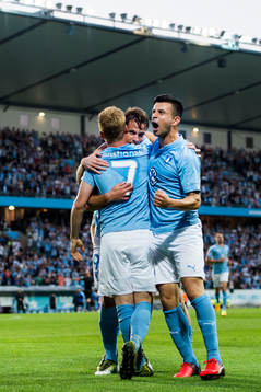 Malmö FFs Behrang Safari och Anders Christiansen jublar