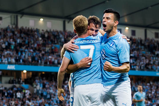 Malmö FFs Behrang Safari och Anders Christiansen jublar
