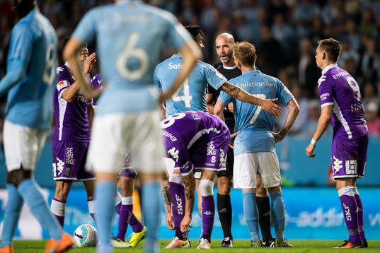 Malmö FFs Behrang Safari visas ut av domare Stefan