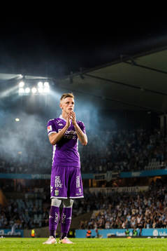 IFK Göteborgs Sören Rieks tackar publiken