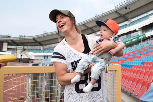 Johanna Almgren med sonen Lennox Pettersson