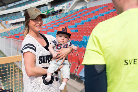 Johanna Almgren med sonen Lennox Pettersson