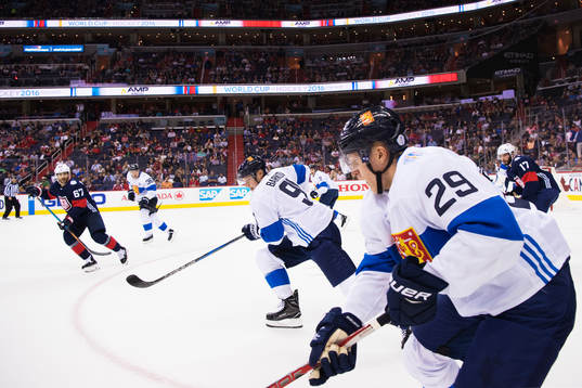Finlands Aleksander Barkov och Patrik Laine