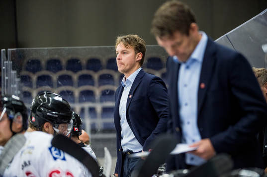 Vita Hästens Assisterande tränare Fredrik "Grizzly"