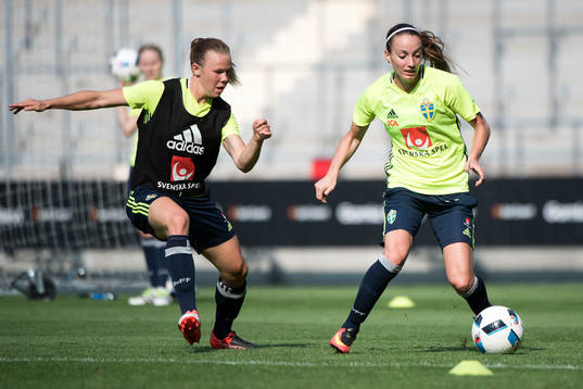 Sveriges Jessica Samuelsson och Kosovare Asllani