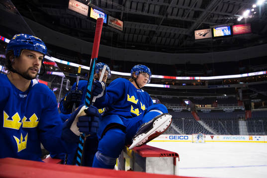 Bläddra bland fler bilder av Ishockey, inför World Cup of Hockey, matchvärmning Sverige