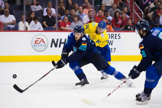 Europas Leon Draisaitl skjuter in 0-3 framför Sveriges