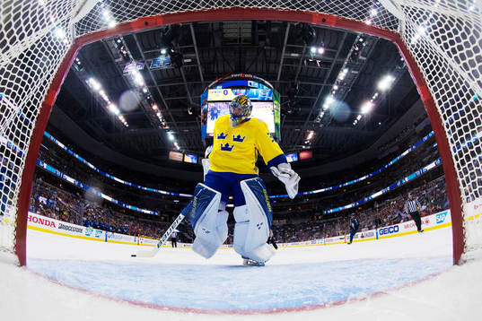 Sveriges målvakt Henrik Lundqvist deppar