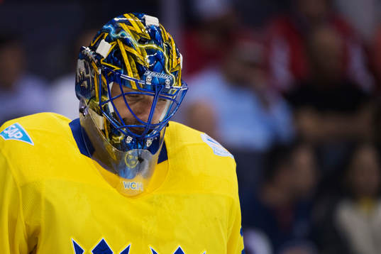 Sveriges målvakt Henrik Lundqvist deppar
