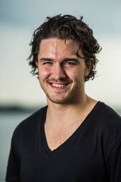 Dennis Everberg är en fd Röglespelare som numera spelar i