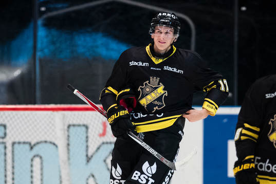 s Simon Fernholm ser glad ut