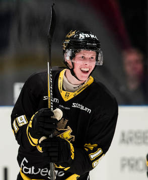s Fredrik Karlström jublar