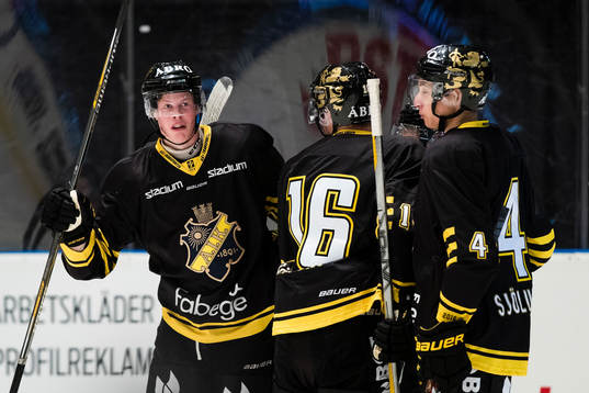 s Fredrik Karlström jublar