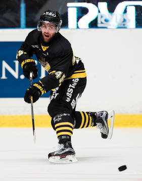 s Oscar Steen med pucken