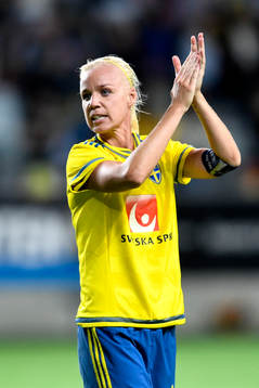 Sveriges Caroline Seger tackar publiken