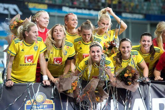 Sveriges Lisa Dahlkvist, målvakt Hedvig Lindahl, Linda