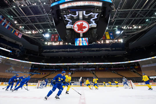 Sveriges ishockeylandslags tränar i Air Canada Centre
