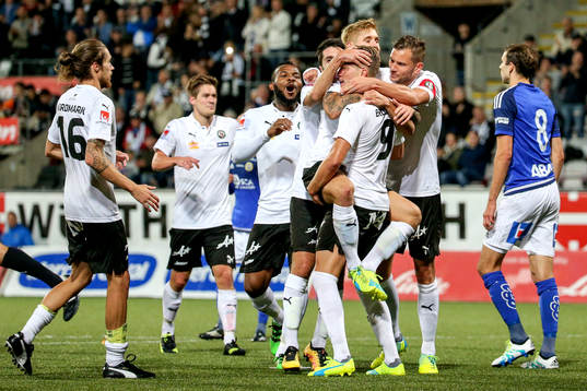 Örebros Martin Broberg jublar