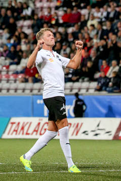 Örebros Martin Broberg jublar
