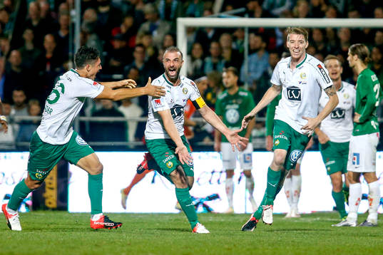 Hammarbys Kennedy Bakircioglu jublar med David Boo