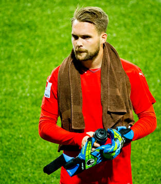 Örebros målvakt Oscar Jansson deppar