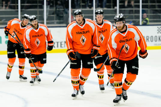 Karlskronas spelare jublar