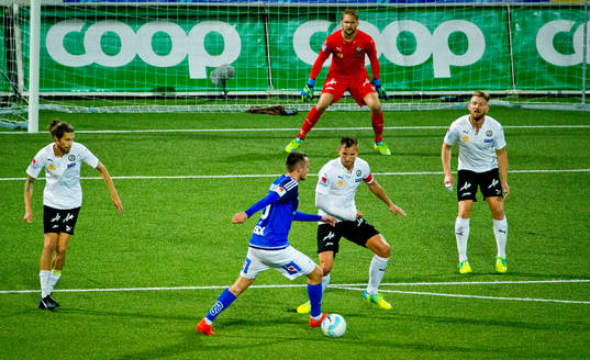 Sundsvalls Smajl Suljevic och Örebros Robert Åhman