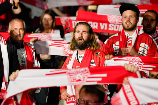 Örebros supportrar före ishockeymatchen i SHL mellan