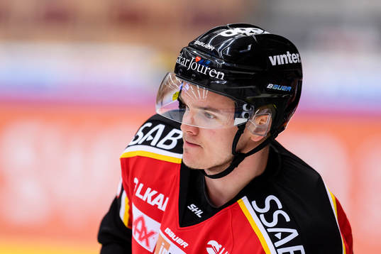 Luleås Julius Junttila på uppvärmningen