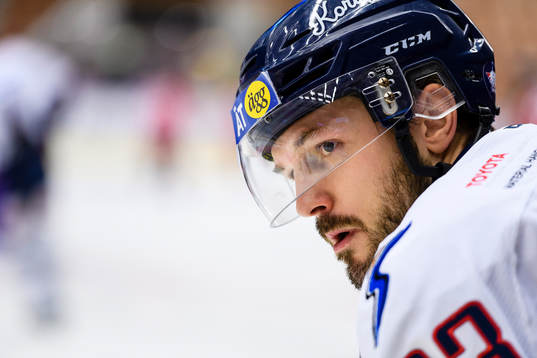 Linköpings Niklas Persson på uppvärmningen