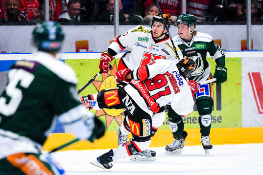 Örebros Alexander Hellström  och Dominique Heinrich