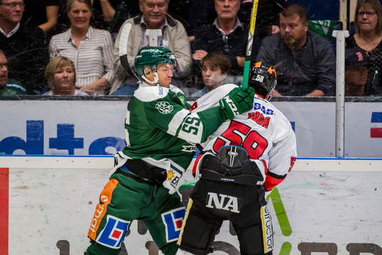 Färjestads Ole-Kristian Tollefsen och Örebros Michael Haga