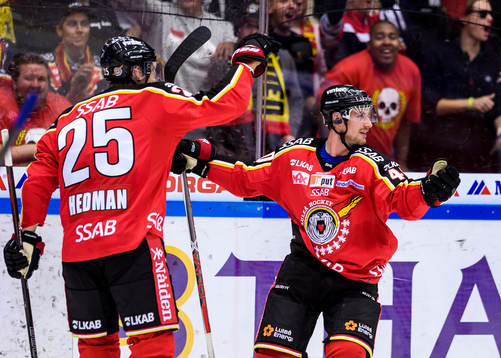 Luleås Anton Hedman (v) och Kael Mouillierat (h) jublar