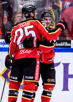 Luleås Anton Hedman (v) och Kael Mouillierat (h) jublar