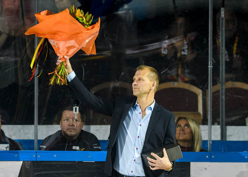 Luleås gamla spelare Lars-Gunnar Pettersson uppvaktades