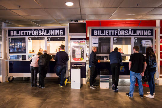 Biljettförsäljning i Scaniarinken innan ishockeymatchen i