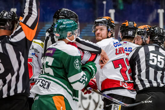 Färjestads Ole-Kristian Tollefsen och Örebros Siim Liivik