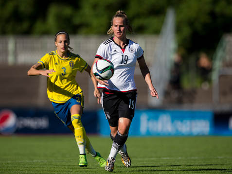 Tysklands Franziska Gieseke före Sveriges Nathalie Björn