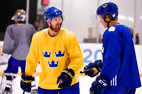 Sveriges Daniel Sedin och Hampus Lindholm