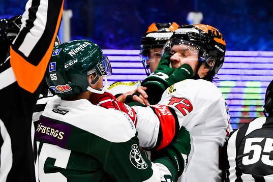 Färjestads Ole-Kristian Tollefsen och Örebros Siim Liivik