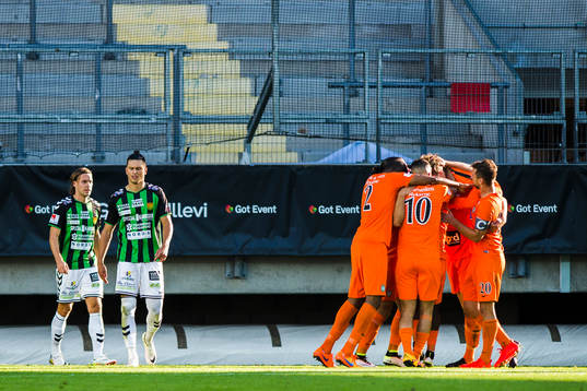GAIS Johan Ramhorn och Luka Mijaljevic deppar medan