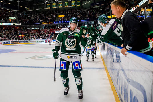 Färjestads Per Åslund jublar
