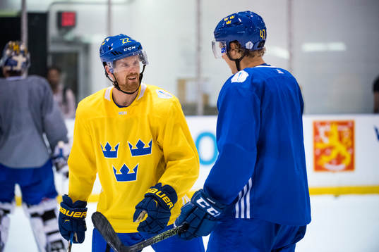 Sveriges Daniel Sedin och Hampus Lindholm