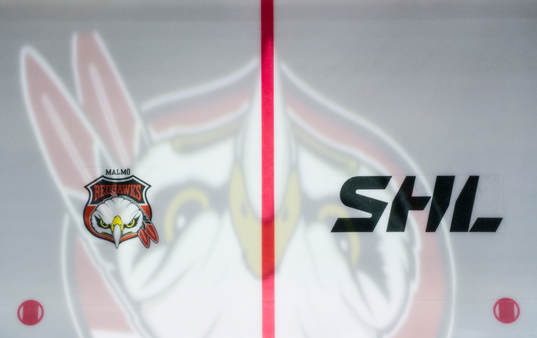 Malmö Redhawks klubbmärke och SHLs logga i isen