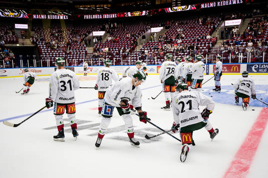 Frölundas spelare värmer upp